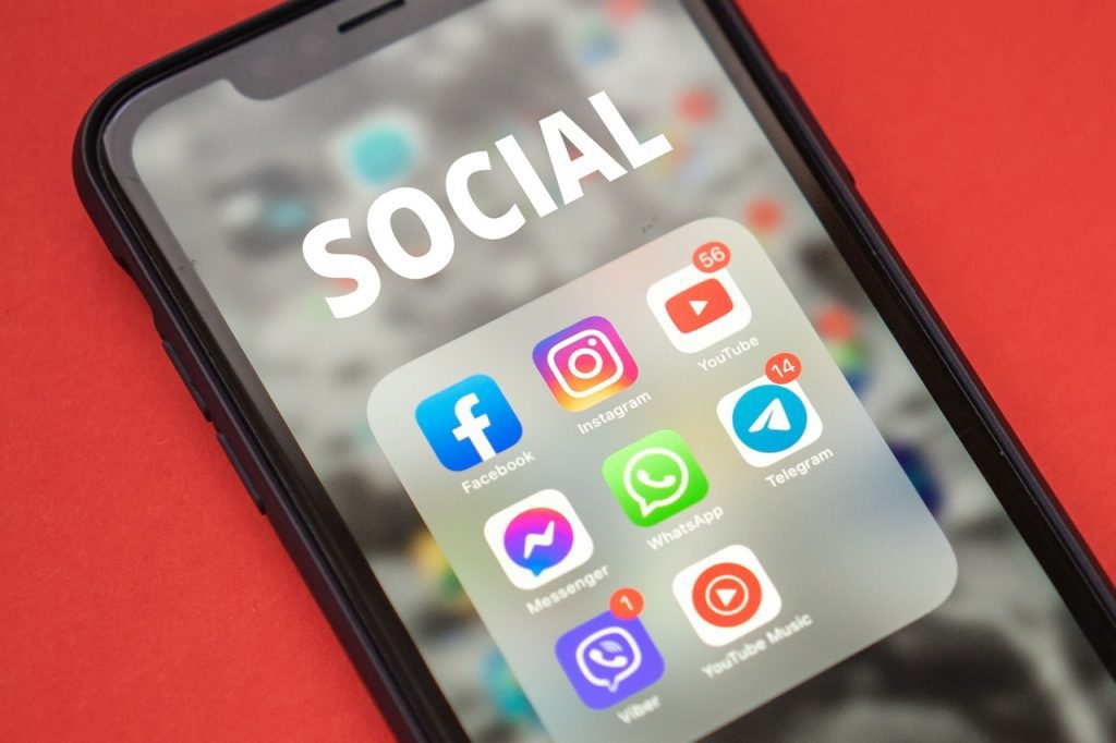 Memanfaatkan Media Sosial