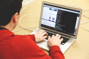 perbedaan Backend dan Frontend
