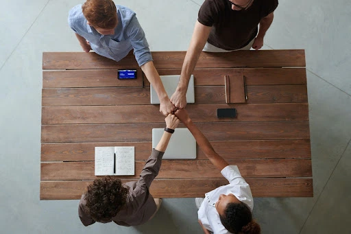 Partner Adalah: Definisi, Jenis, dan Manfaatnya